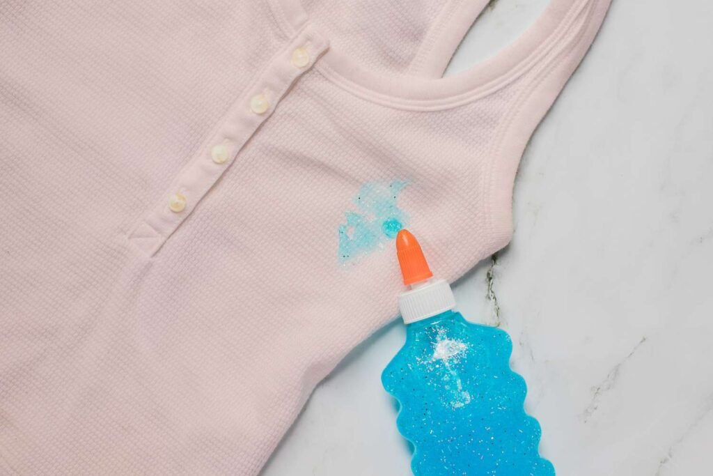Removing Glue Seepage in Lining Cloth
